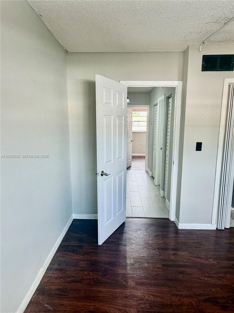 1705 W 57th St , Unit 506, Hialeah, FL 33012 Photo