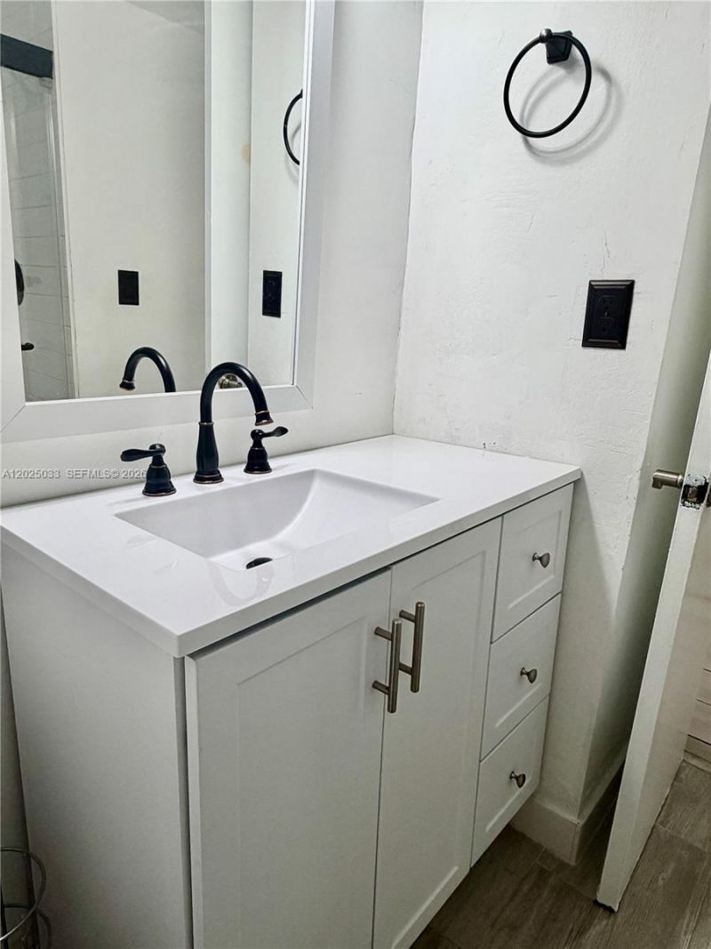 1705 W 57th St , Unit 506, Hialeah, FL 33012 Photo