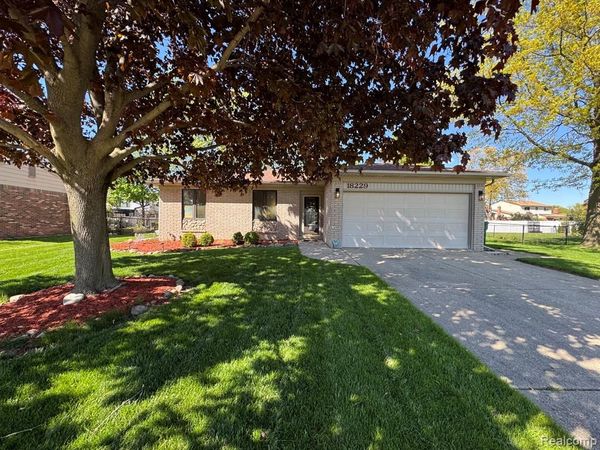 18229 Ash Creek Drive, Macomb Twp, MI 48044