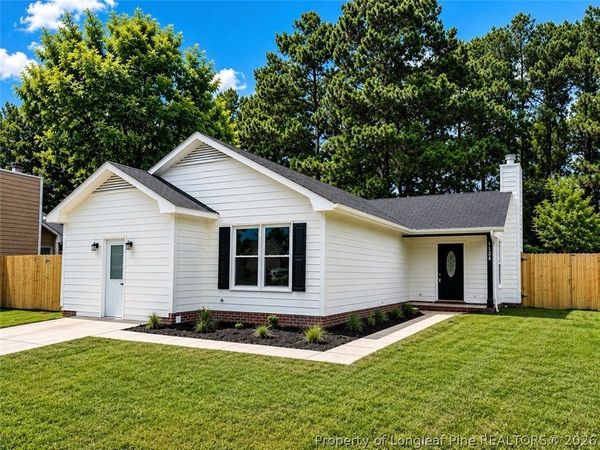 1124 Hoke Loop Road , Fayetteville, NC 28314