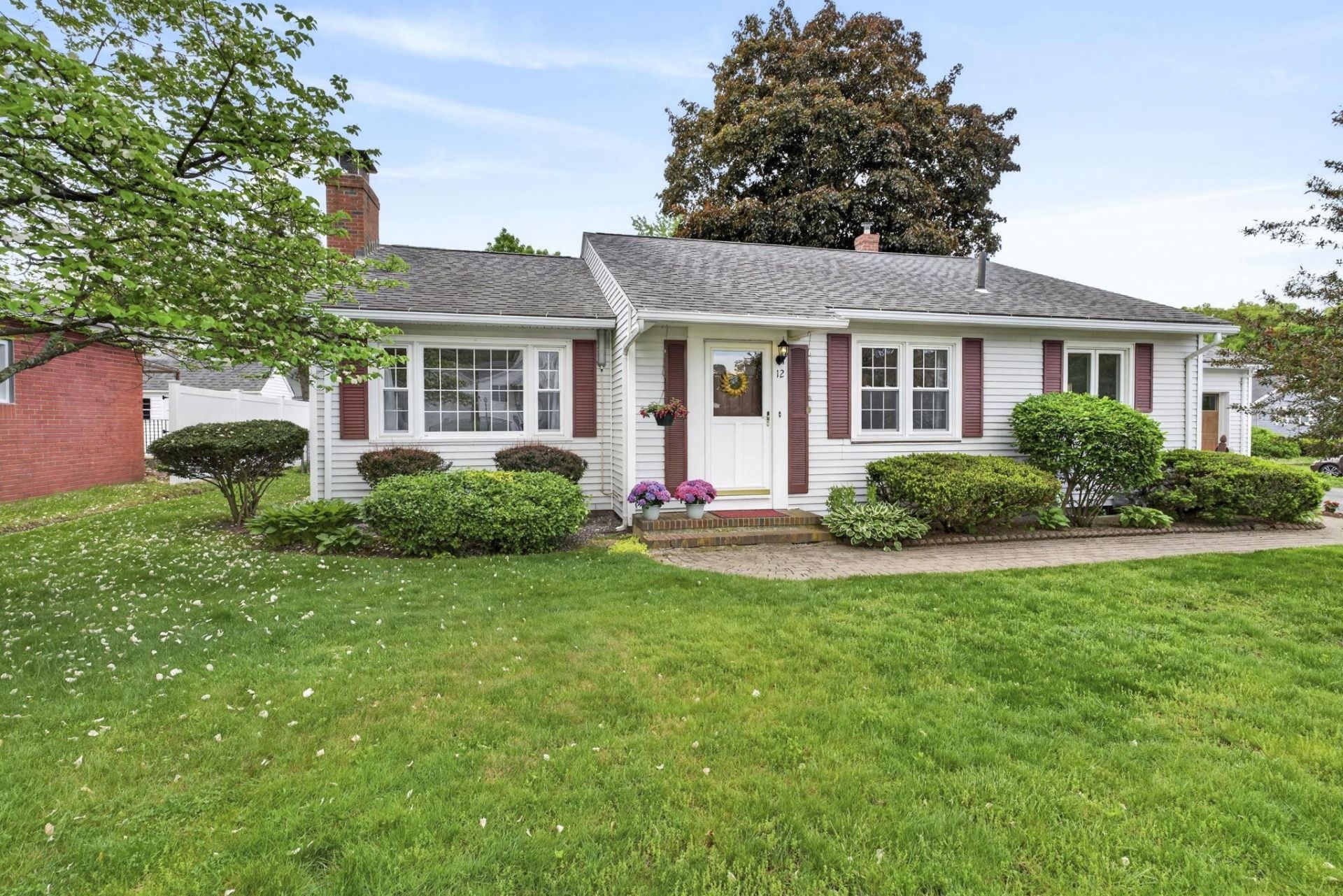 12 Burnett Street, Nashua, NH 03060 Main Photo