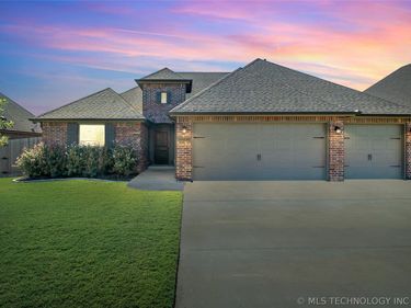10414 S 229th East Avenue , Broken Arrow, OK 74014
