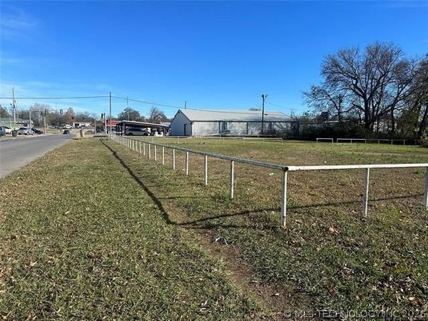 806 E 13th Street , Okmulgee, OK 74447