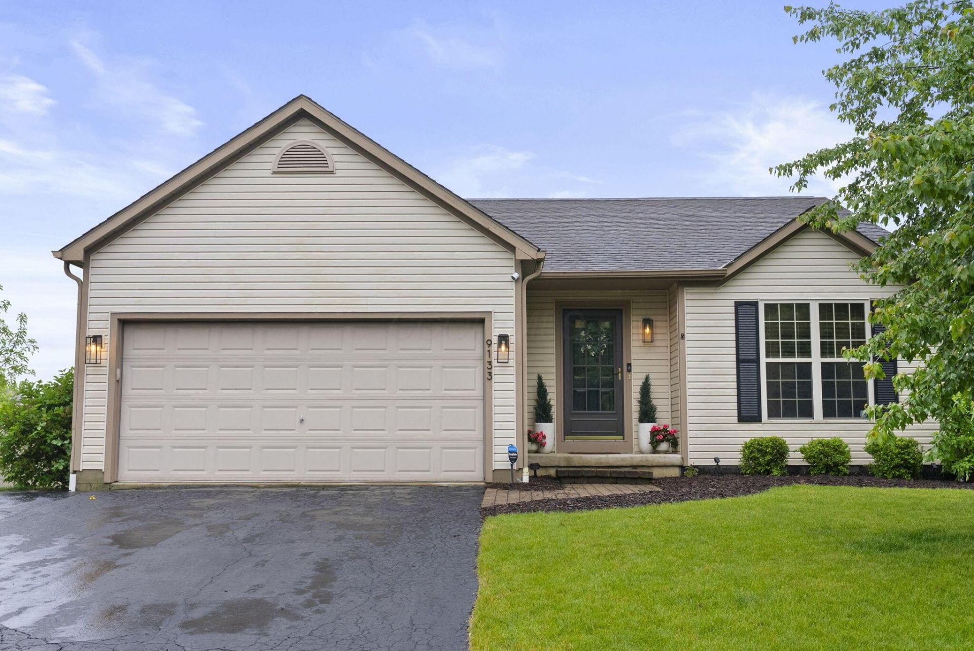 9133 Longstone Drive, Lewis Center, OH 43035 Main Photo