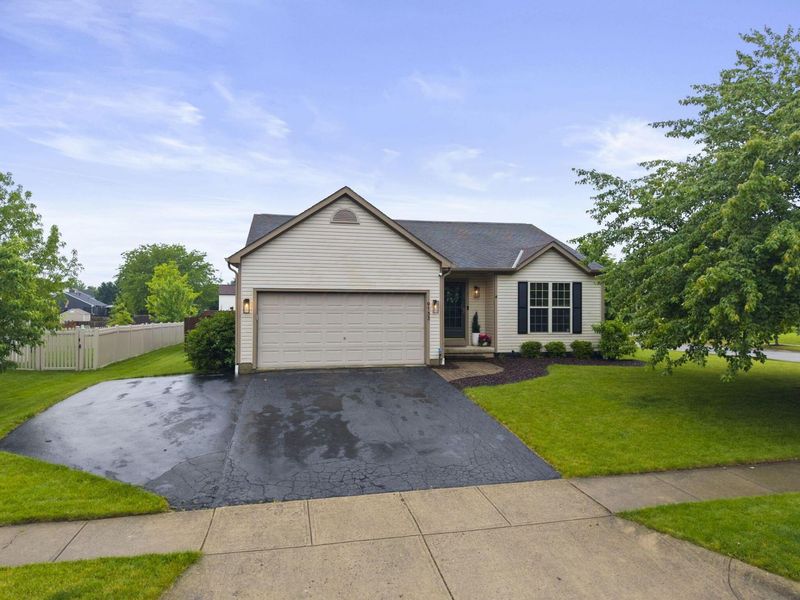 9133 Longstone Drive, Lewis Center, OH 43035 Photo 2
