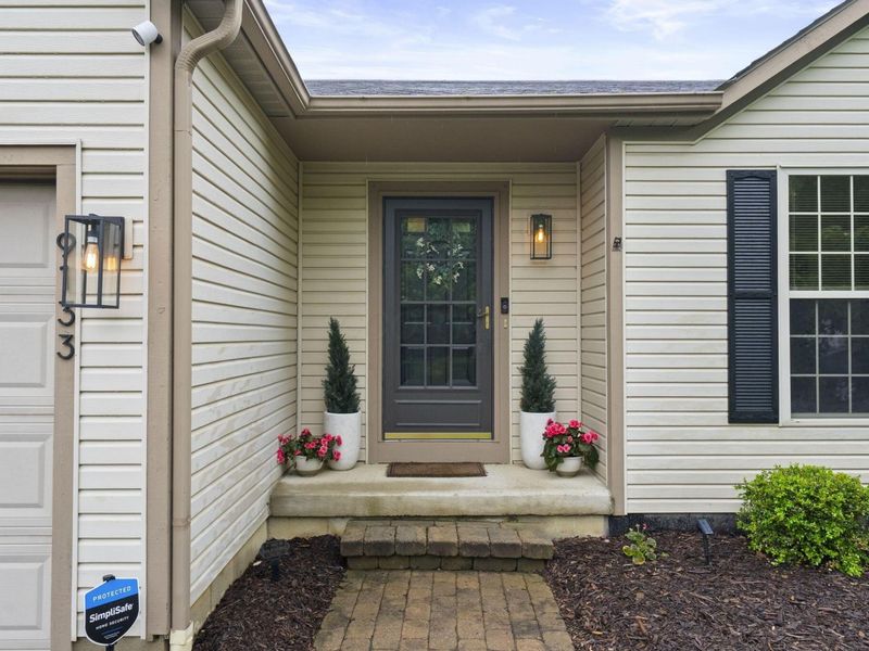 9133 Longstone Drive, Lewis Center, OH 43035 Photo 3
