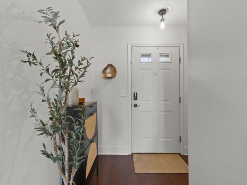 9133 Longstone Drive, Lewis Center, OH 43035 Photo 5