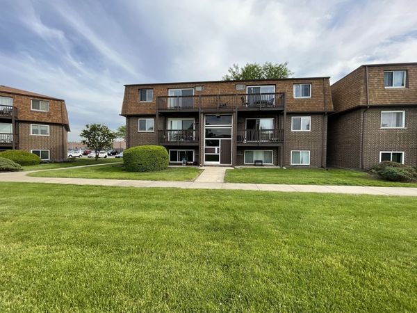 118 Boardwalk Street, Unit 2E, Elk Grove Village, IL 60007