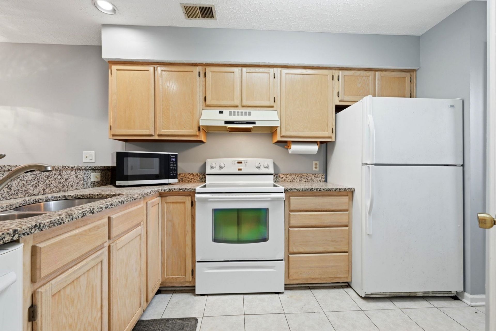 4101 Pinehurst Circle Photo 7