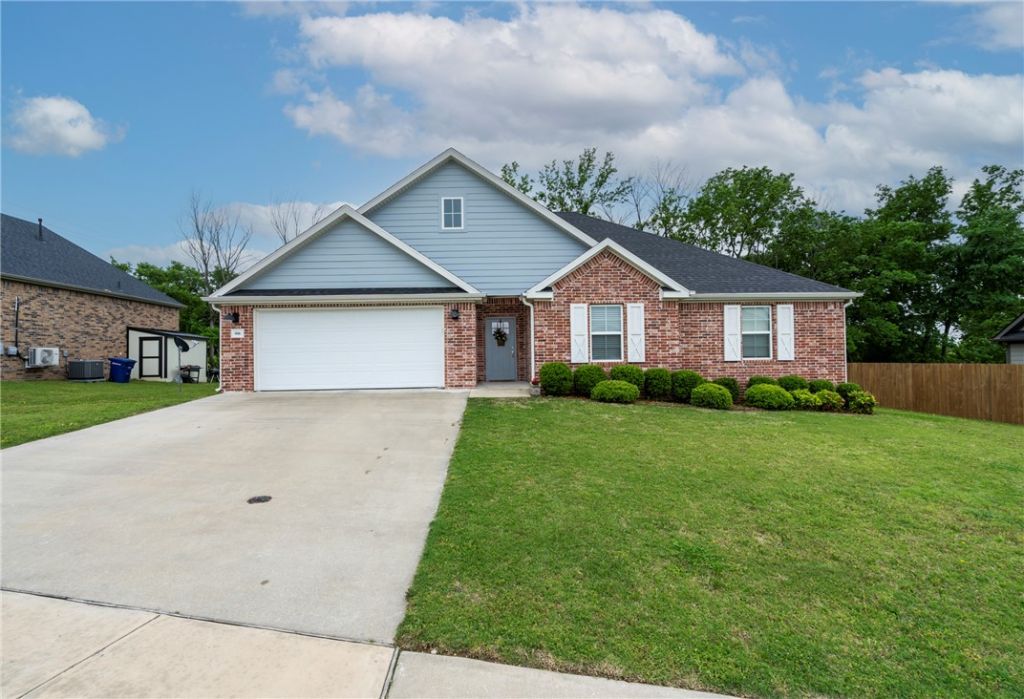 906 E Fallon Street  Siloam Springs, AR 72761