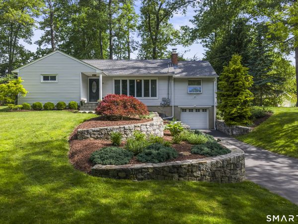 24 Beechwood, Newtown, CT 06482