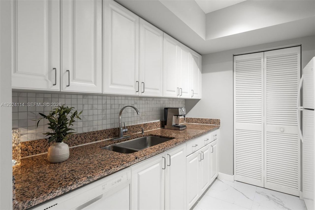90 Alton Rd , Unit 1405, Miami Beach, FL 33139 Photo