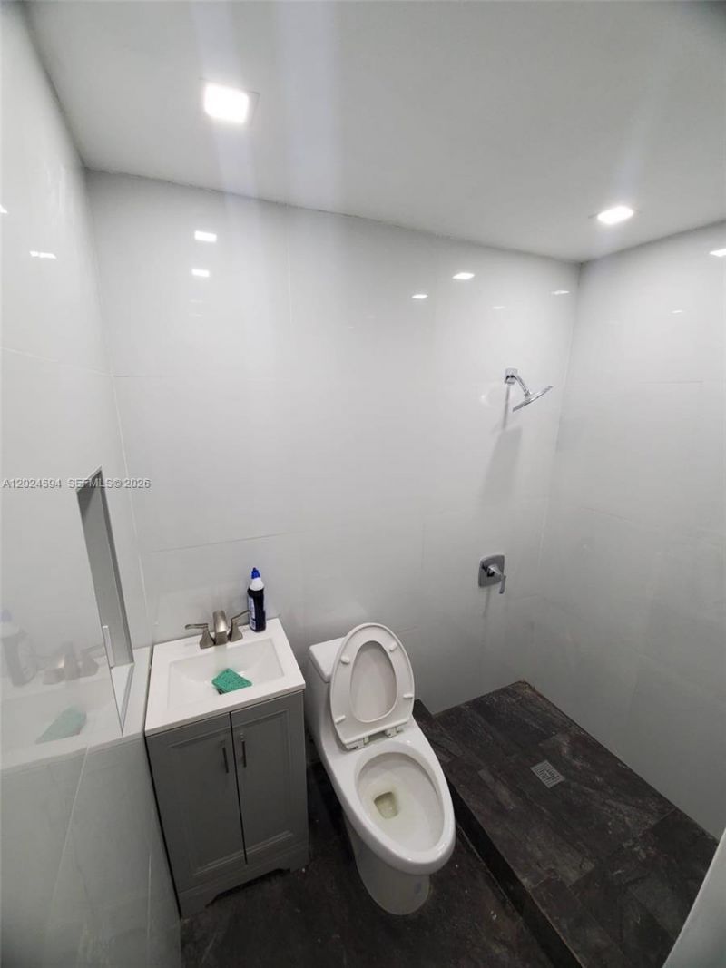 1081 NE 166th St , Unit 1081, North Miami Beach, FL 33162 Photo
