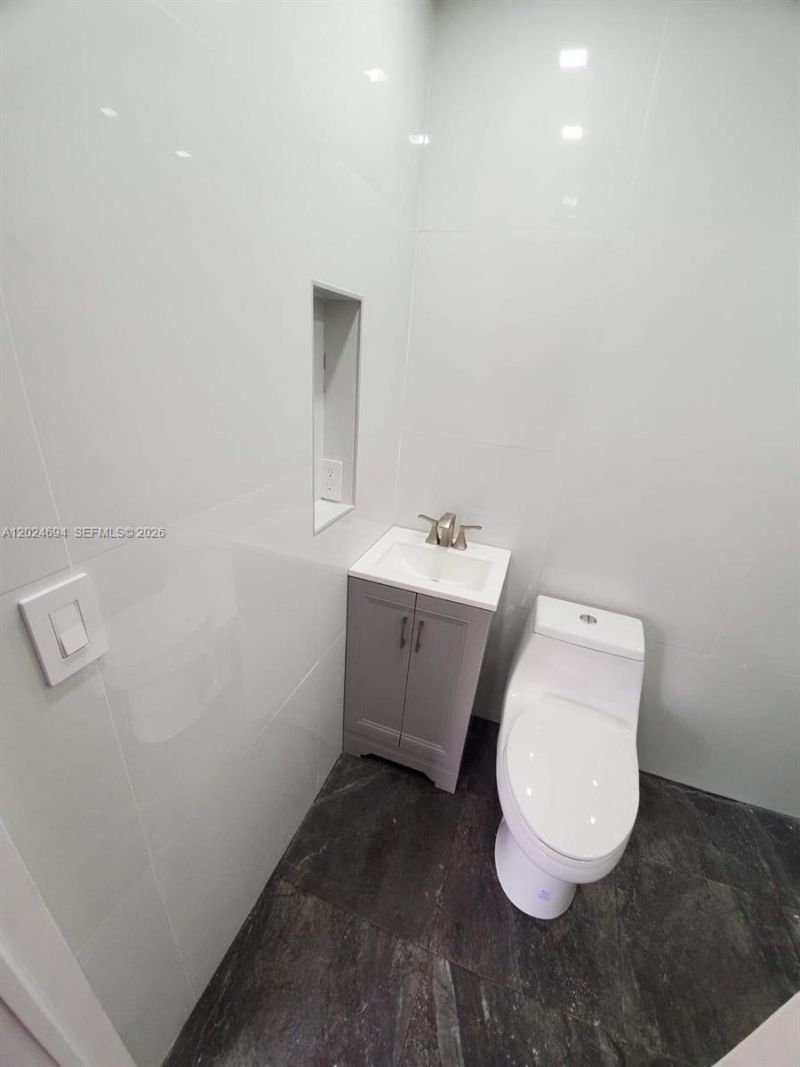 1081 NE 166th St , Unit 1081, North Miami Beach, FL 33162 Photo