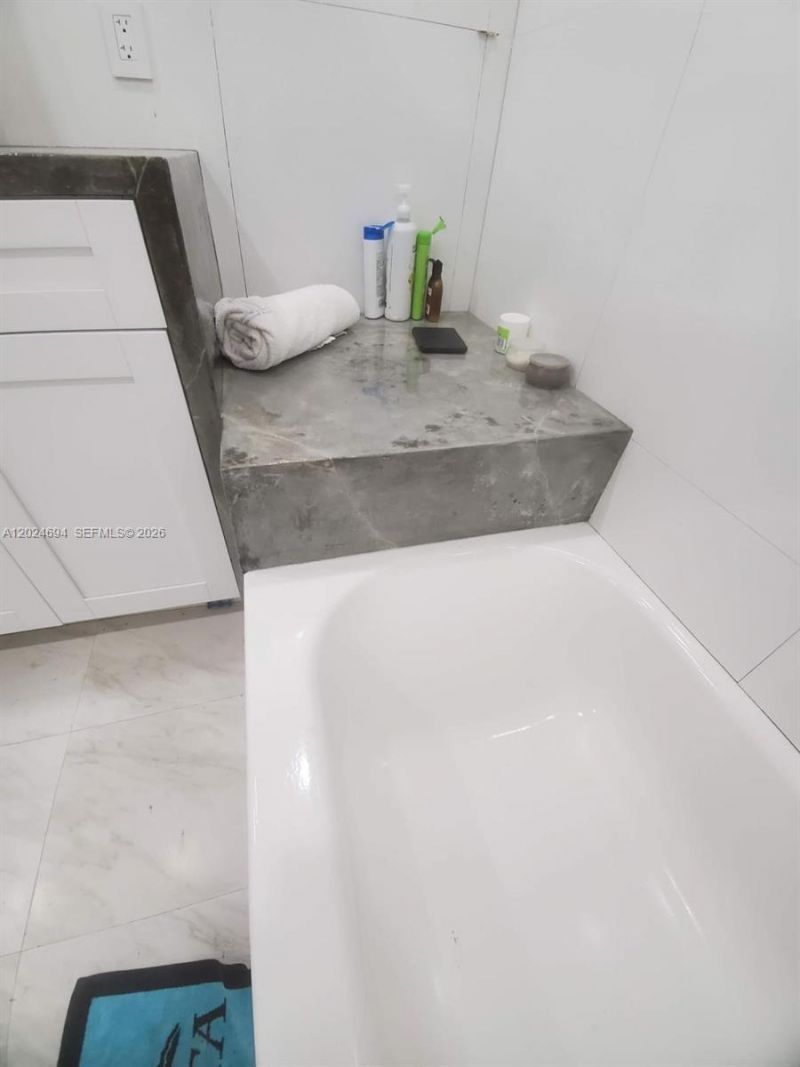 1081 NE 166th St , Unit 1081, North Miami Beach, FL 33162 Photo