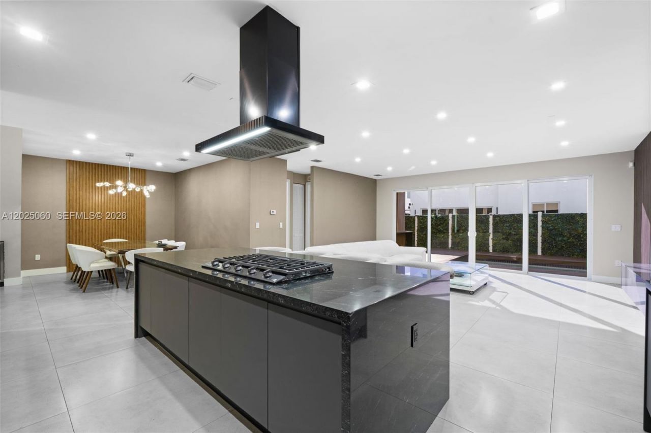 7534 NW 98th Ave , Doral, FL 33178 Photo