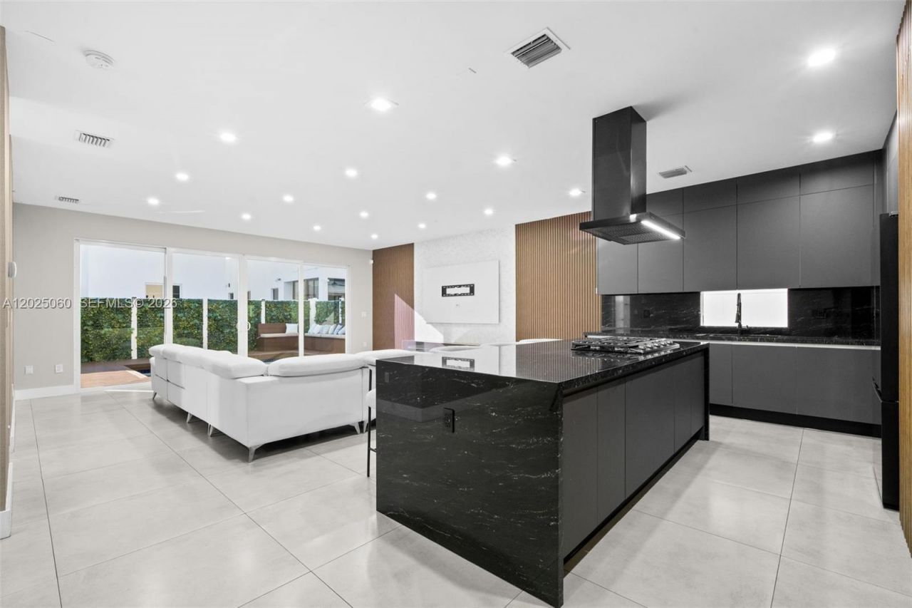 7534 NW 98th Ave , Doral, FL 33178 Photo