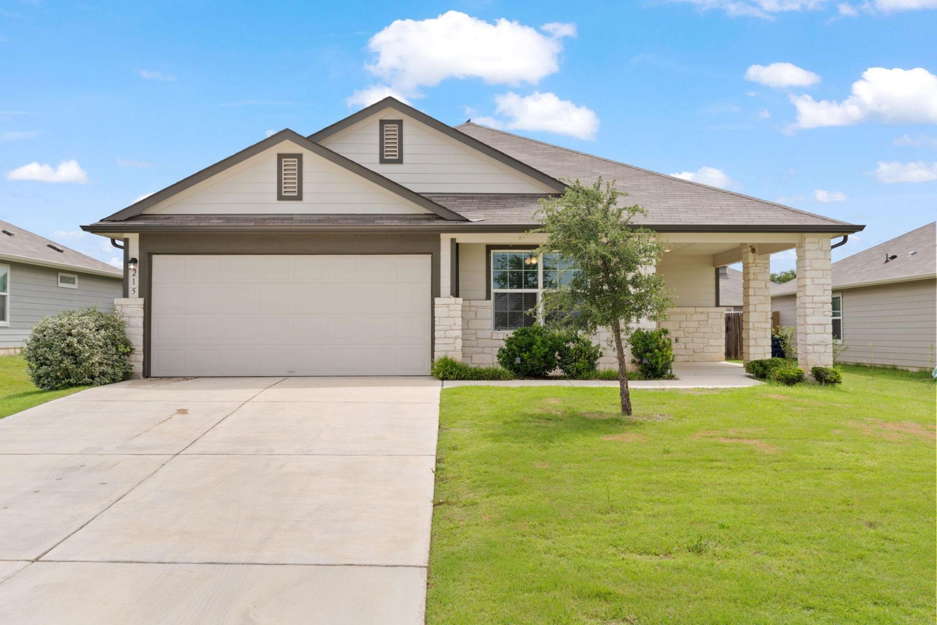 215 Bunting Ln, Bertram, TX 78605 Main Photo