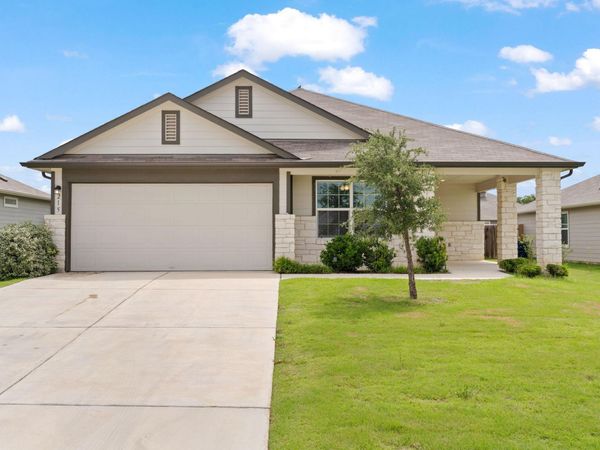 215 Bunting LN, Bertram, TX 78605