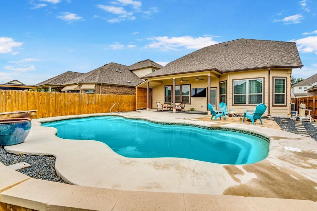 610 Stonewood Ln, Buda, TX 78610 Main Photo