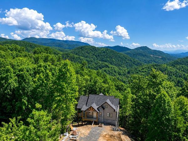 438 Hawken Drive, Walland, TN 37886