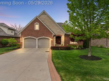 2570 Stoneykirk Court, Oakland Twp, MI 48306