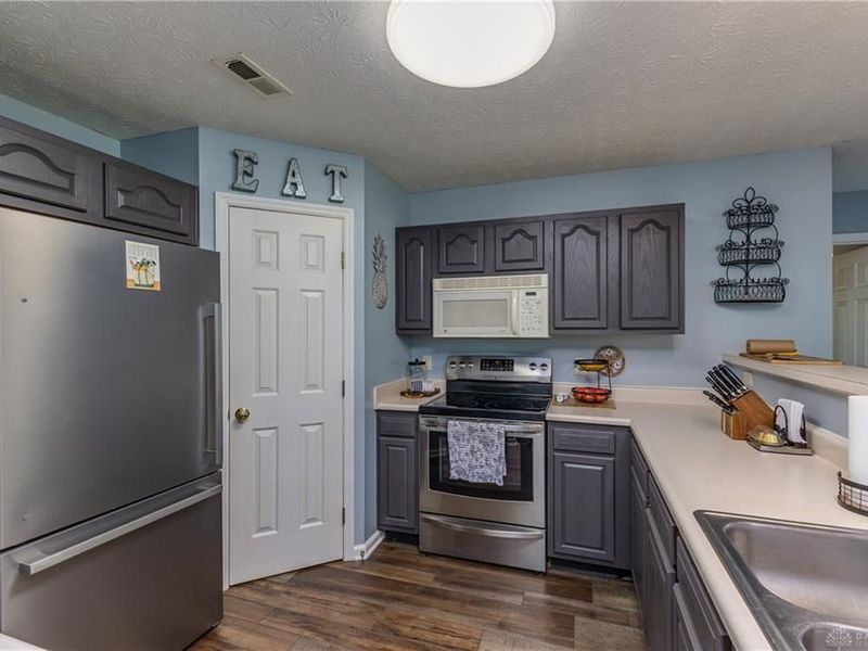 9827 Olde Park Drive, Bethel Township, OH 45371 Photo 6