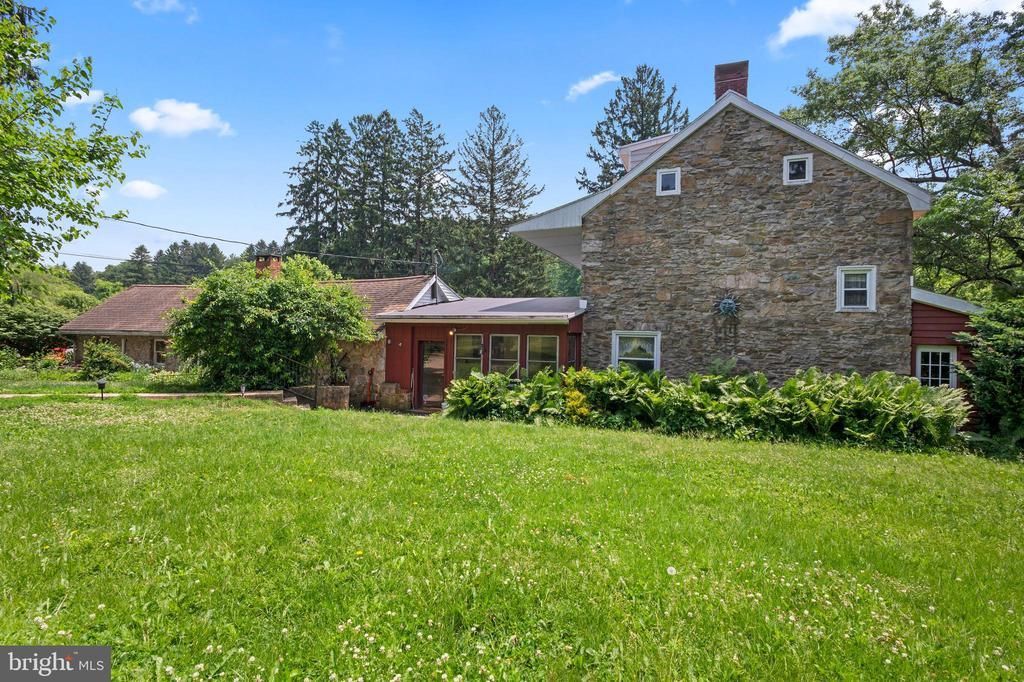 564 BLANDON ROAD, FLEETWOOD, PA 19522