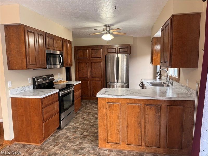 71 E Mohawk Drive , Malvern, OH 44644 Photo 7