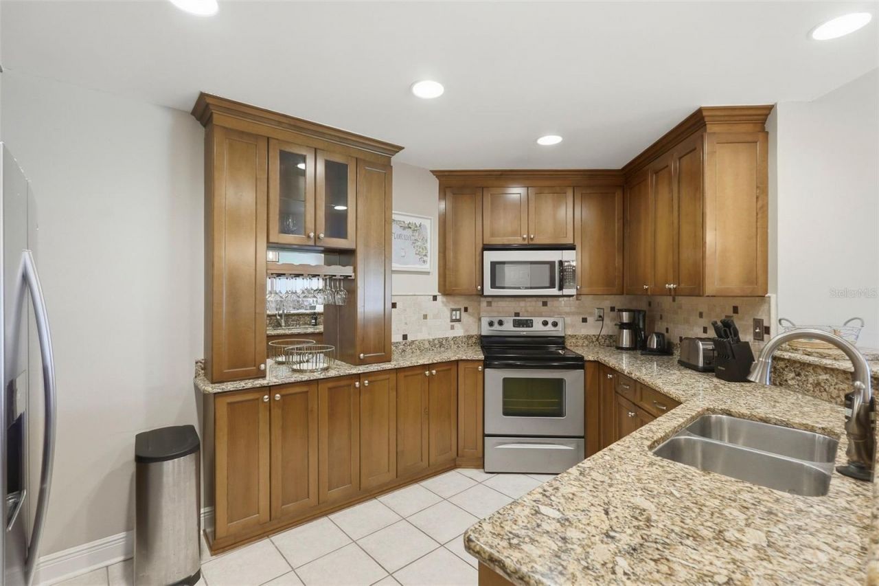 6020 Bahia Del Mar Circle, Unit 226, Saint Petersburg, FL 33715 Photo