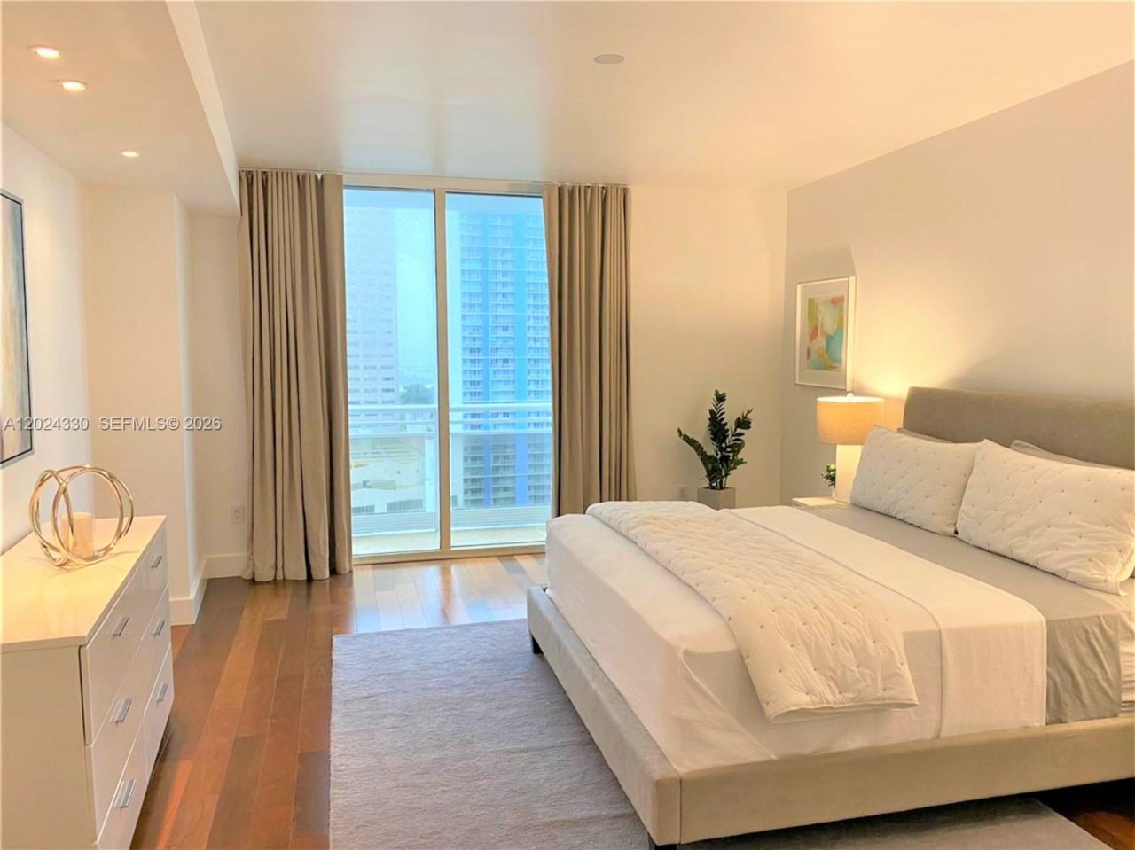 901 Brickell Key Blvd , Unit 2006, Miami, FL 33131 Photo