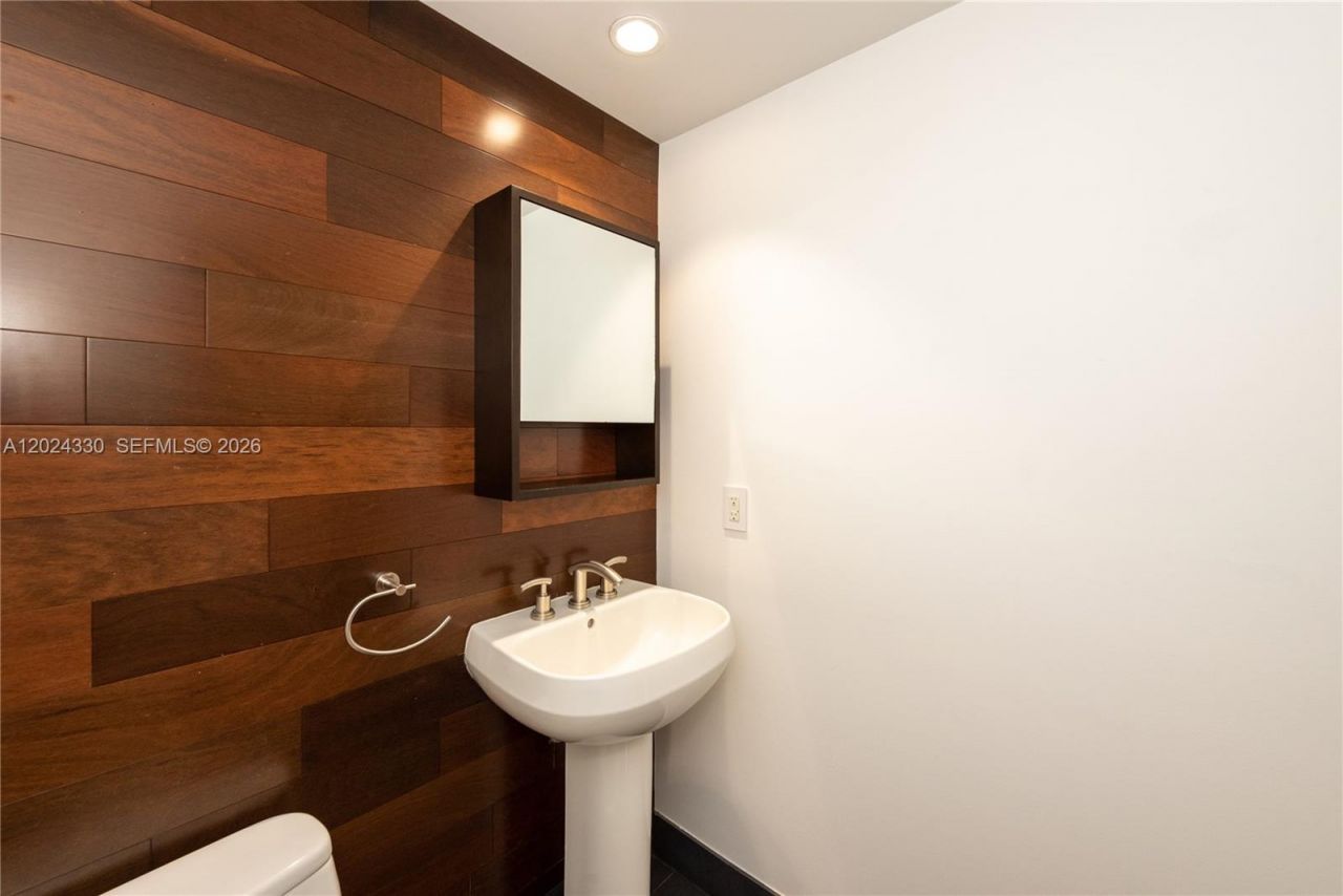 901 Brickell Key Blvd , Unit 2006, Miami, FL 33131 Photo