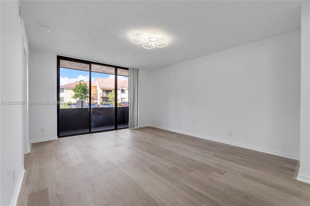 5661 Riverside Dr, Unit 103B7, Coral Springs, FL 33067 Photo