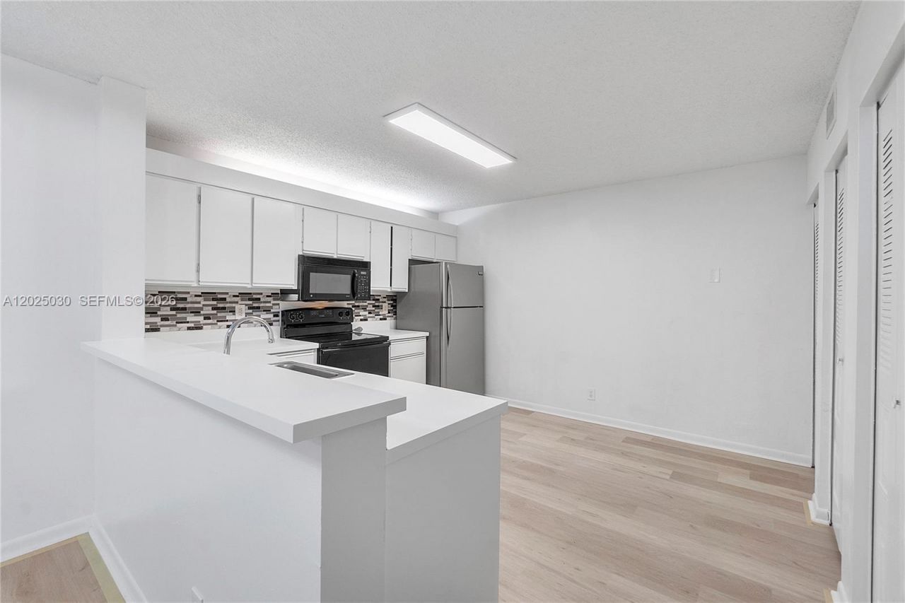 5661 Riverside Dr, Unit 103B7, Coral Springs, FL 33067 Photo