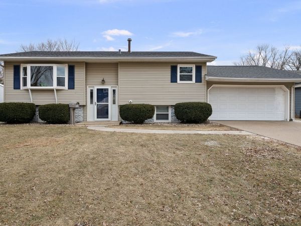 4811 Gaines Street , Davenport, IA 52806