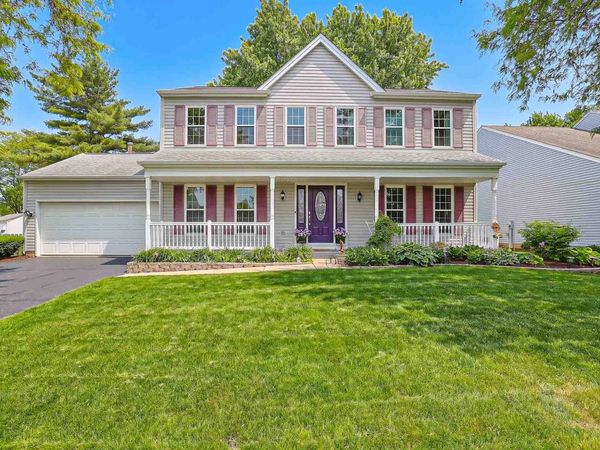 830 Hawk Lane , Carol Stream, IL 60188