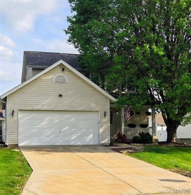 819 Estes Park Drive, Saint Peters, MO 63376 Main Photo
