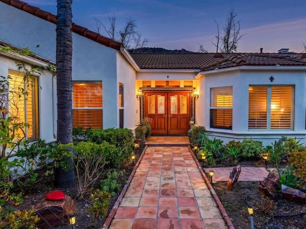 28301 Crooked Oak Lane, Escondido, CA 92026