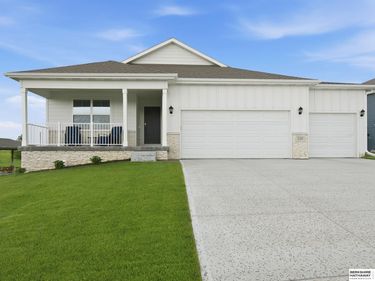 220 N 10th Avenue, Springfield, NE 68059