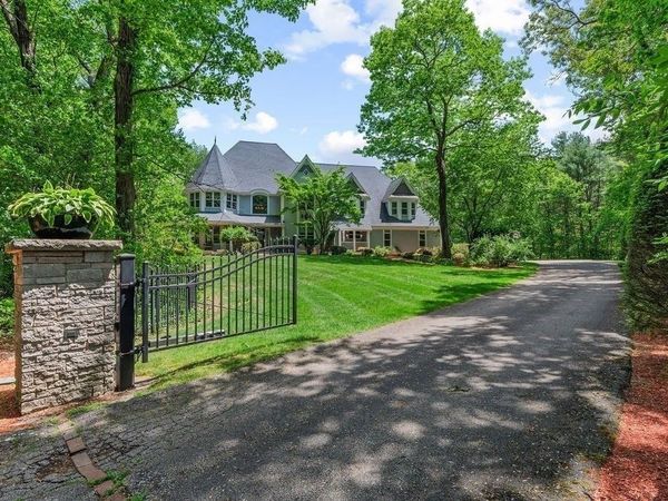 11 Windsor Dr, Foxboro, MA 02035