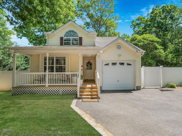 1 Queens Road , Miller Place, NY 11764