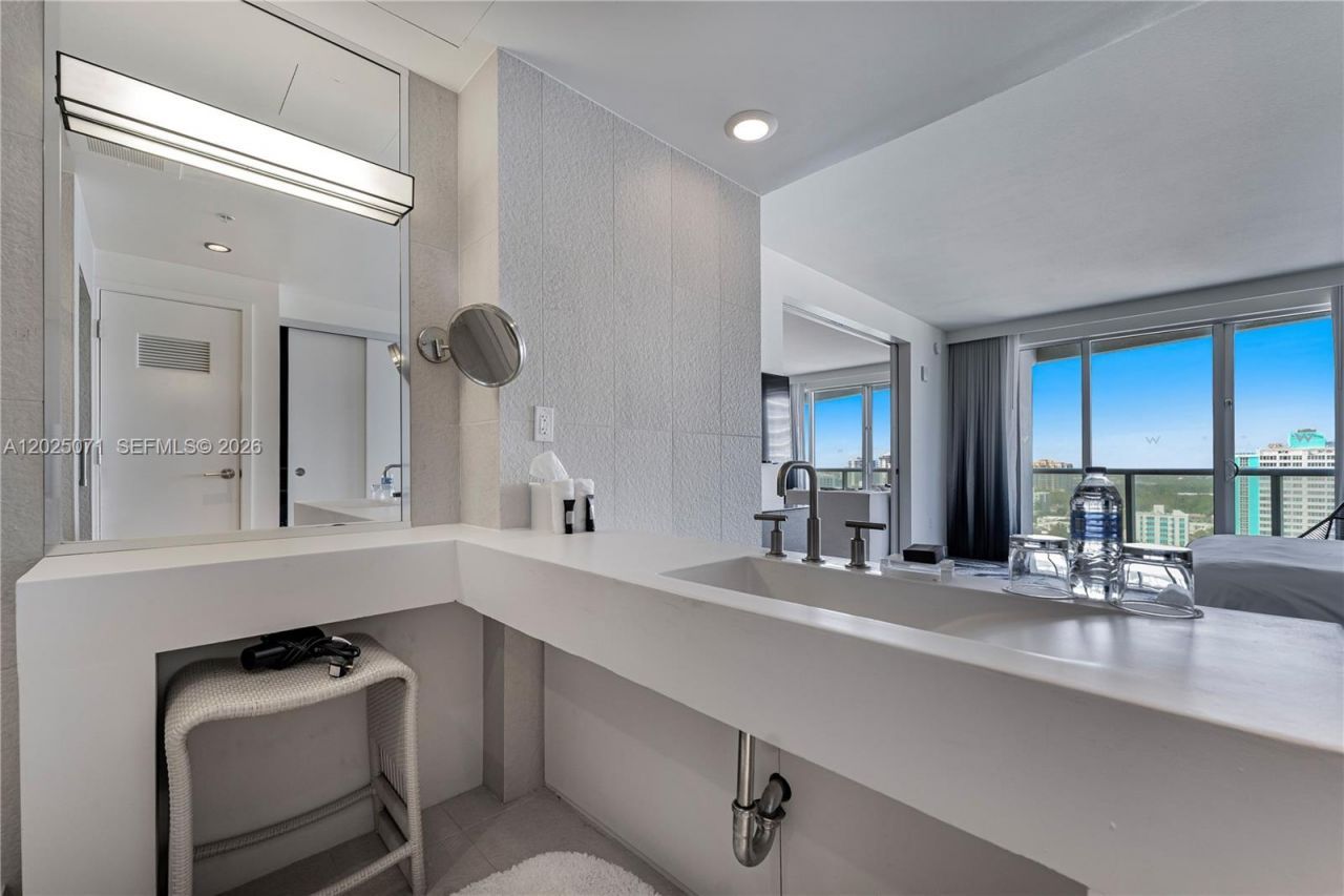 3101 Bayshore Dr , Unit 1402, Fort Lauderdale, FL 33304 Photo