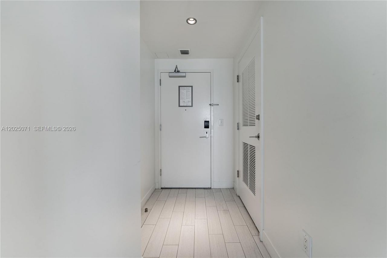 3101 Bayshore Dr , Unit 1402, Fort Lauderdale, FL 33304 Photo