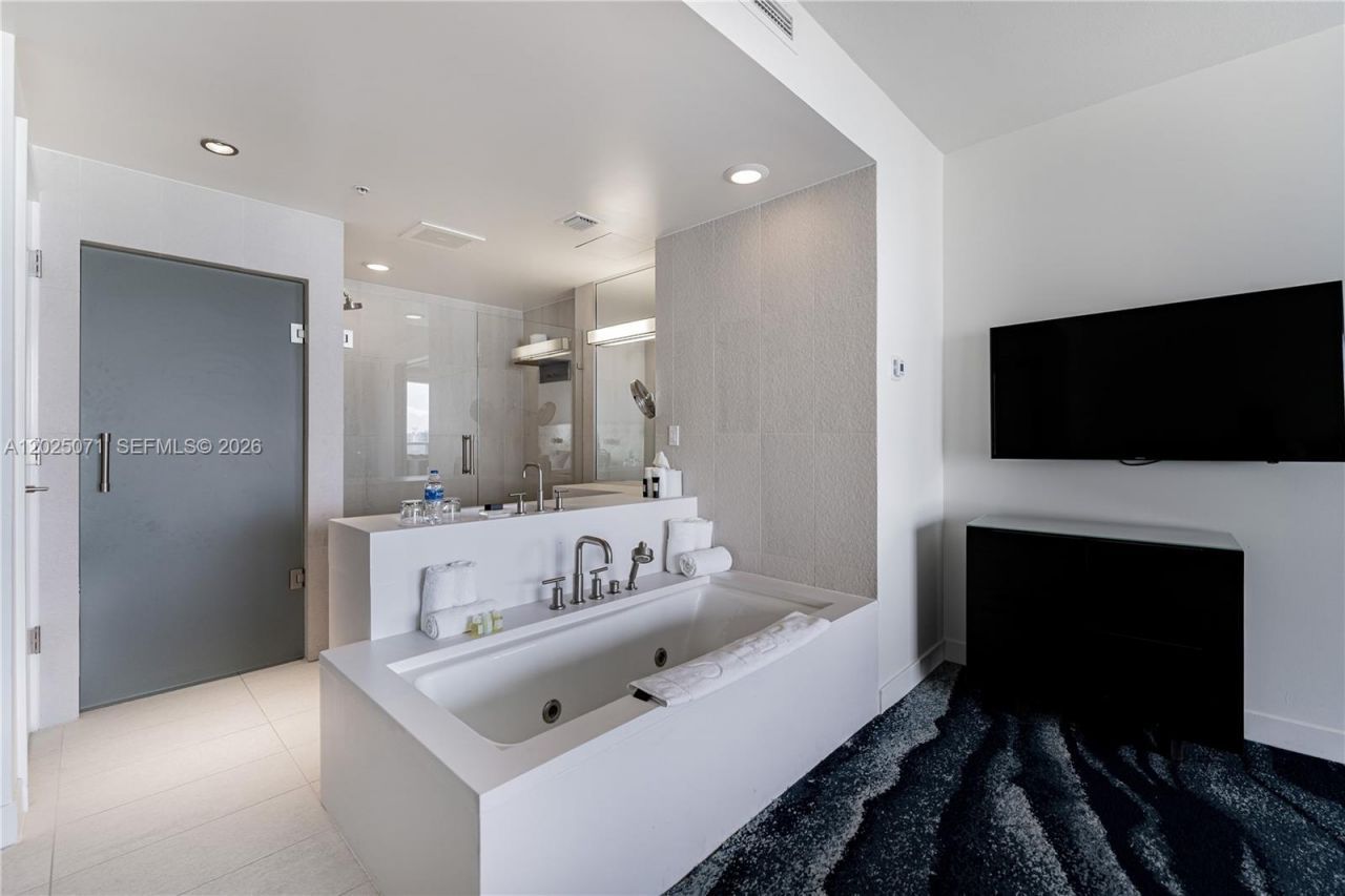 3101 Bayshore Dr , Unit 1402, Fort Lauderdale, FL 33304 Photo