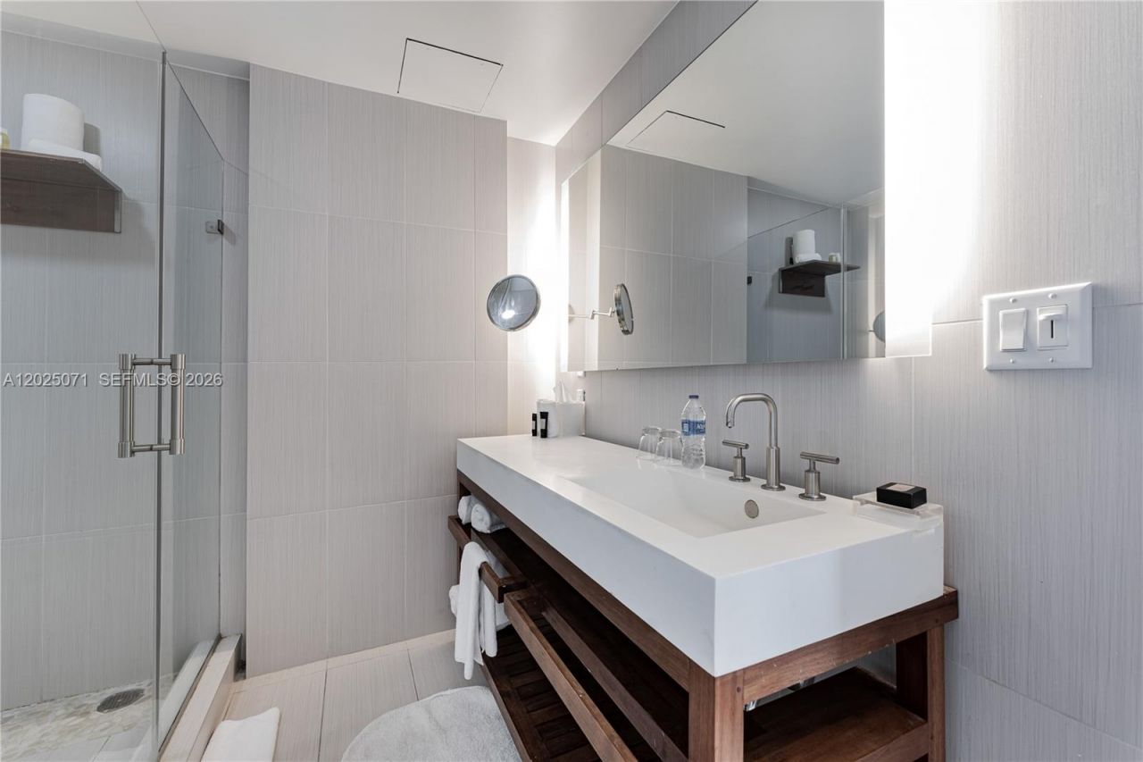 3101 Bayshore Dr , Unit 1402, Fort Lauderdale, FL 33304 Photo