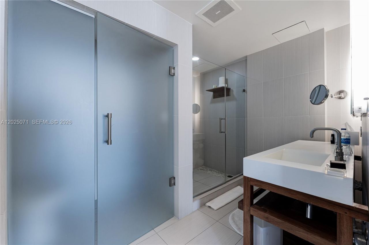 3101 Bayshore Dr , Unit 1402, Fort Lauderdale, FL 33304 Photo