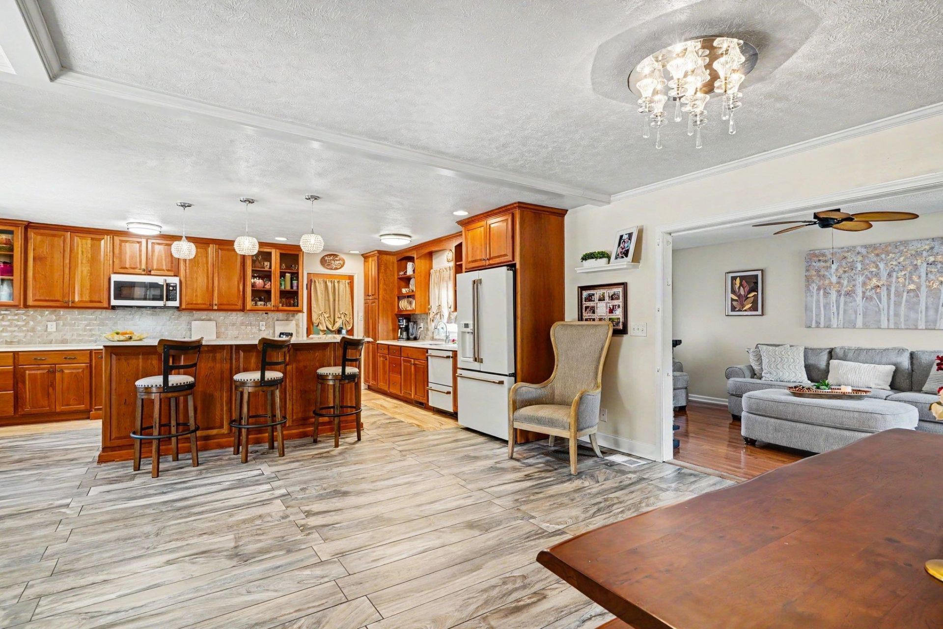 1010 Moss Dr.  Photo 4