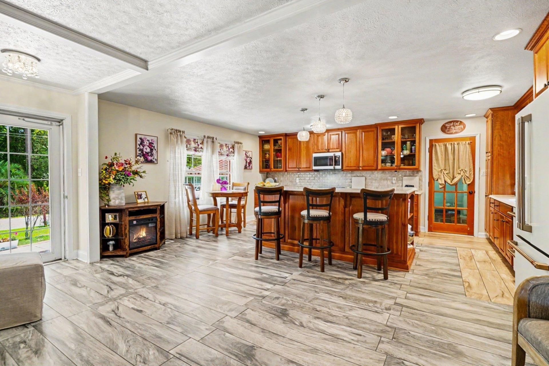1010 Moss Dr.  Photo 5
