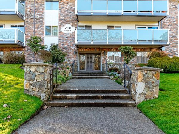 710 Lampson St, Unit #204, Esquimalt, BC V9A 6A6