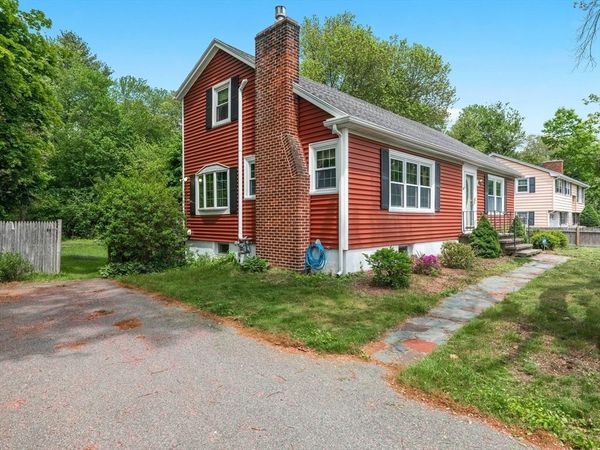 39 School House Ln, Billerica, MA 01821